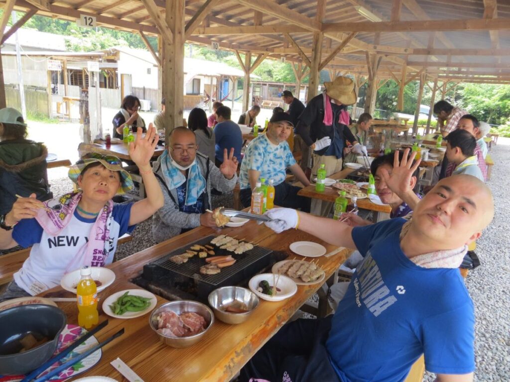 岐阜市の就労継続支援B型事業所グリンリーフでのバーベキューイベントの風景